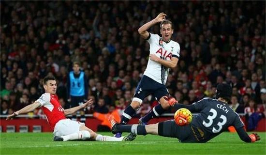 火爆亚冠！颜骏凌罕见狂奔40米+怒怼，上港外援.